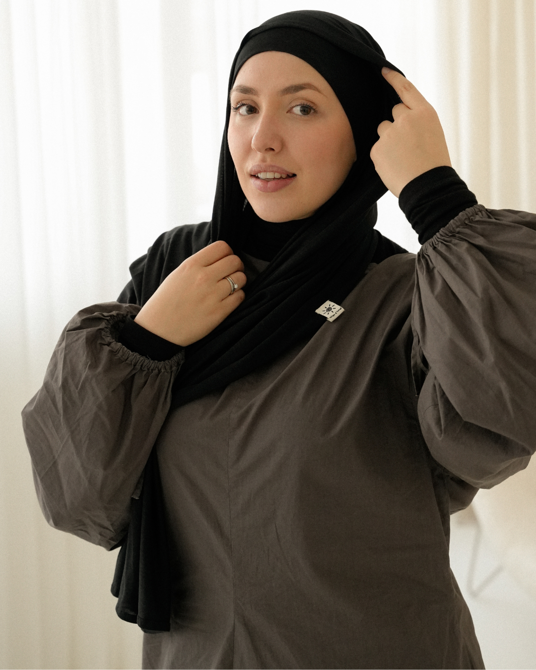 Premium Jersey Hijab "Mariposa" aus Seide und Bio-Baumwolle (Black)