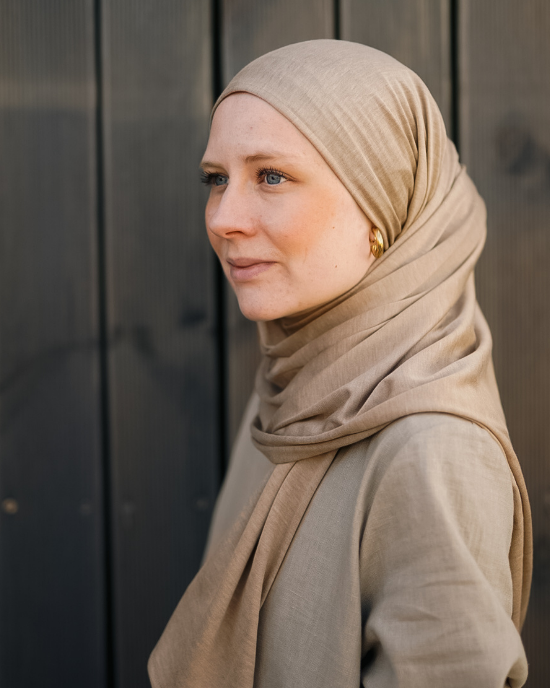 Imperfect "Mariposa" Hijab aus Seide und Bio-Baumwolle (Beige) 005