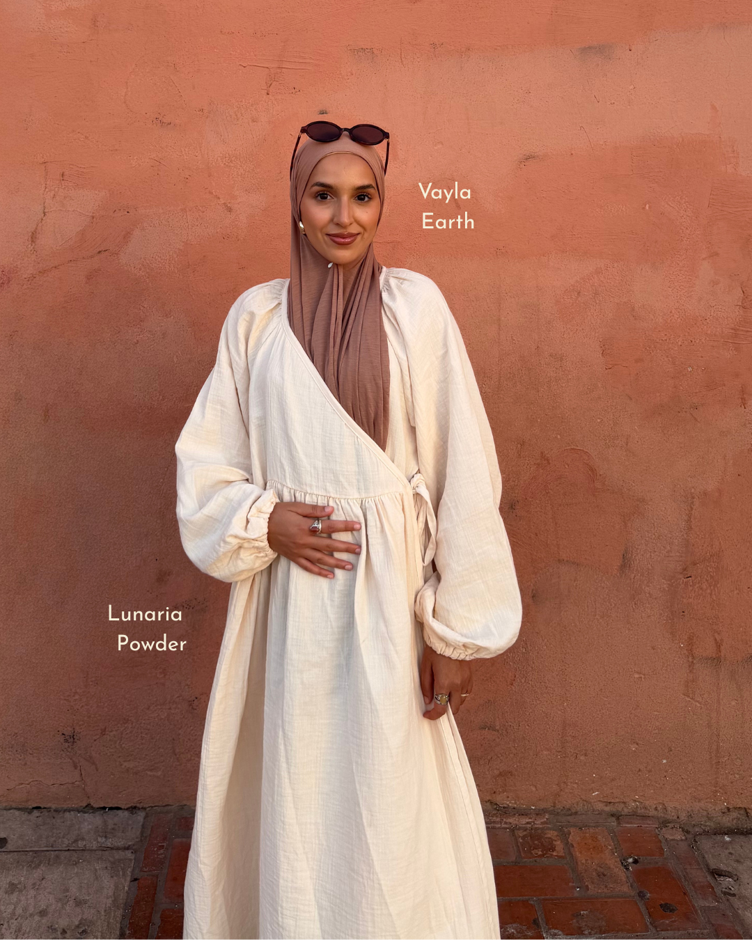 Breastfeeding-friendly wrap abaya "Lunaria" made from organic cotton (Powder)