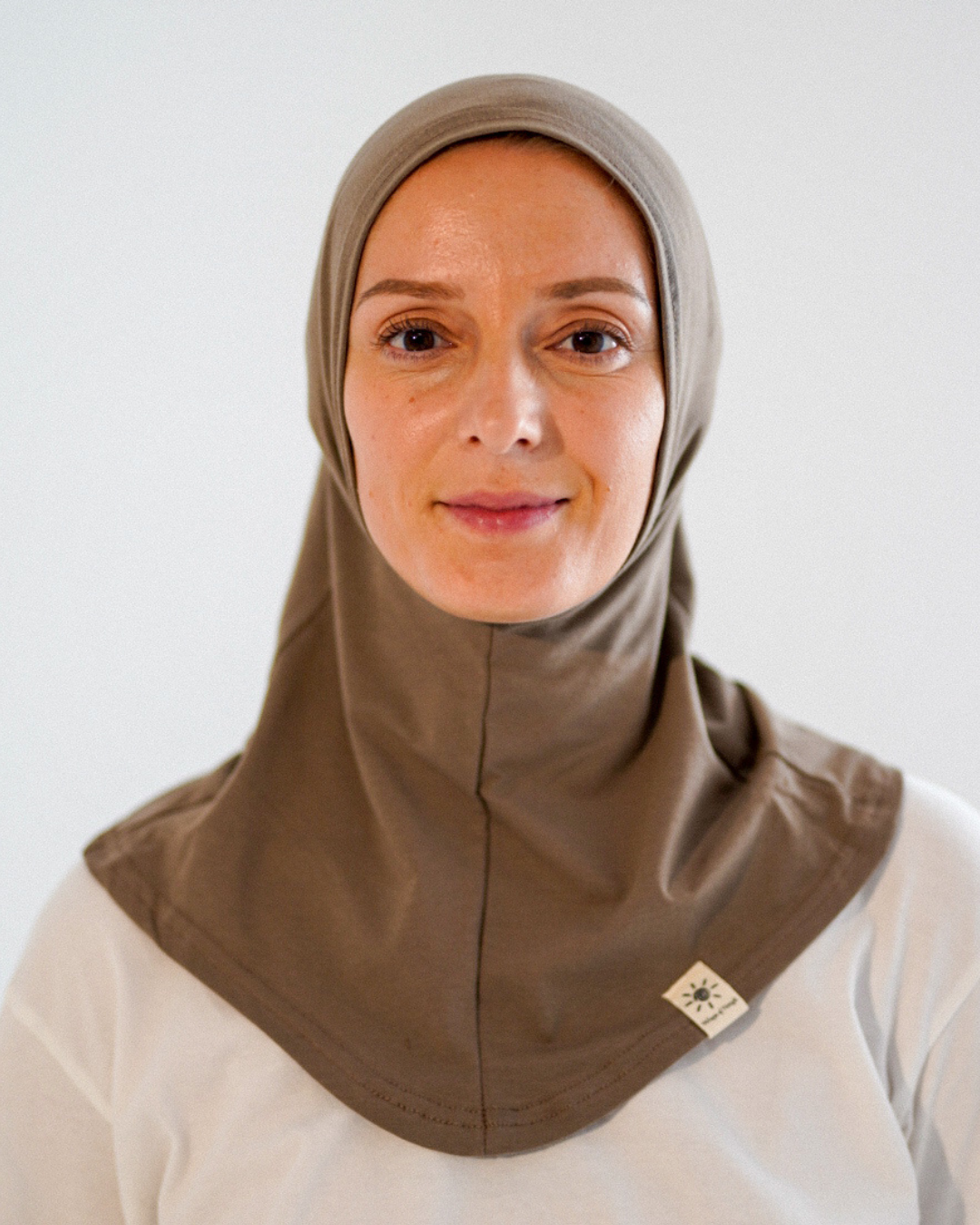 Balaclava - Sport- & Freizeit-Hijab, aus Bio-Baumwolle - Walnut