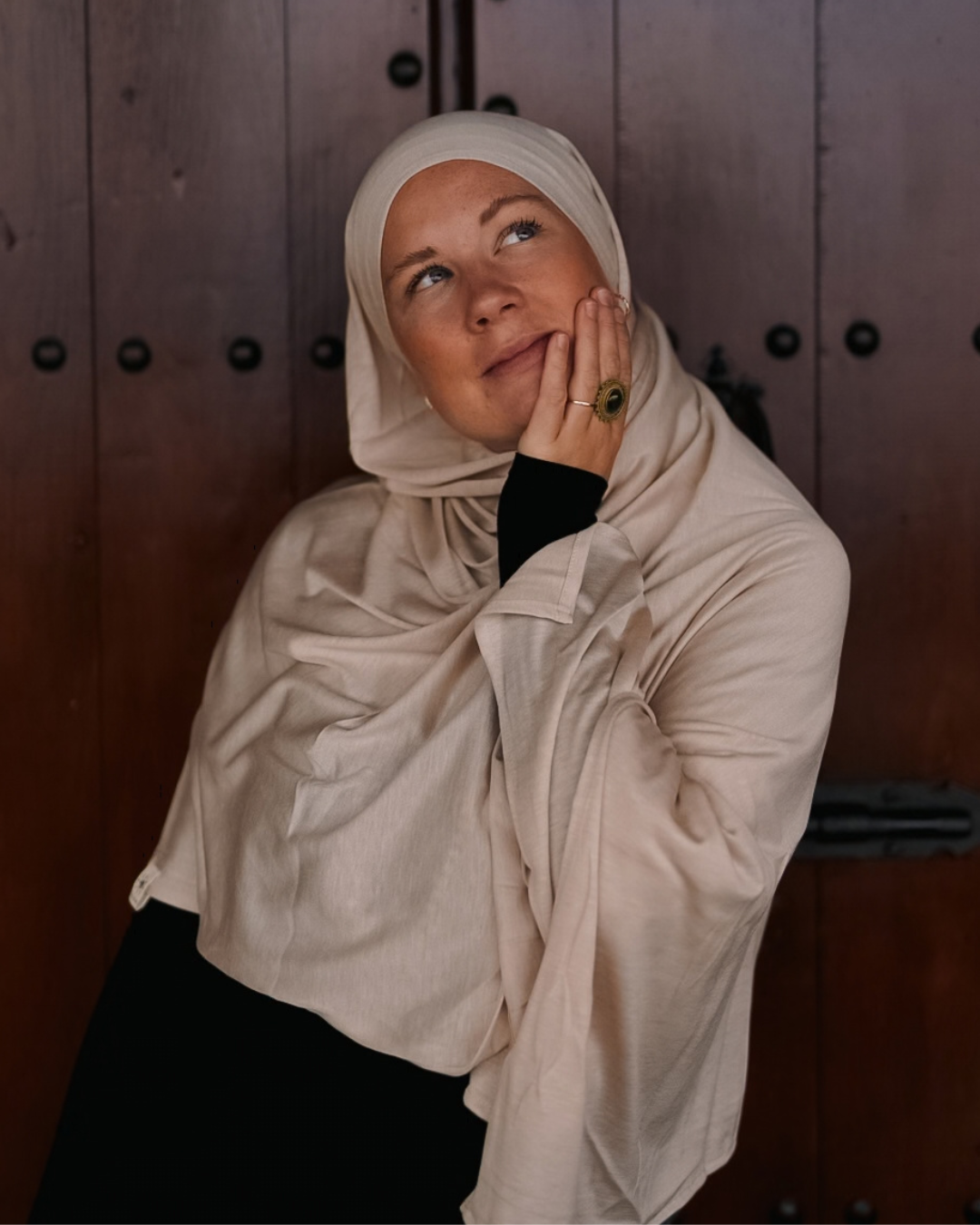 Hijab en jersey haut de gamme « Mariposa » en soie et coton biologique (crème)