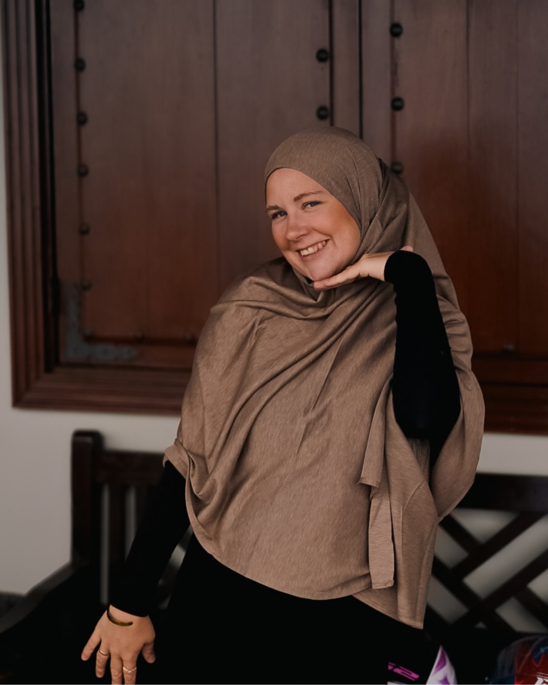 Premium Jersey Hijab "Mariposa" gemaakt van zijde en biologisch katoen (hazelnoot)