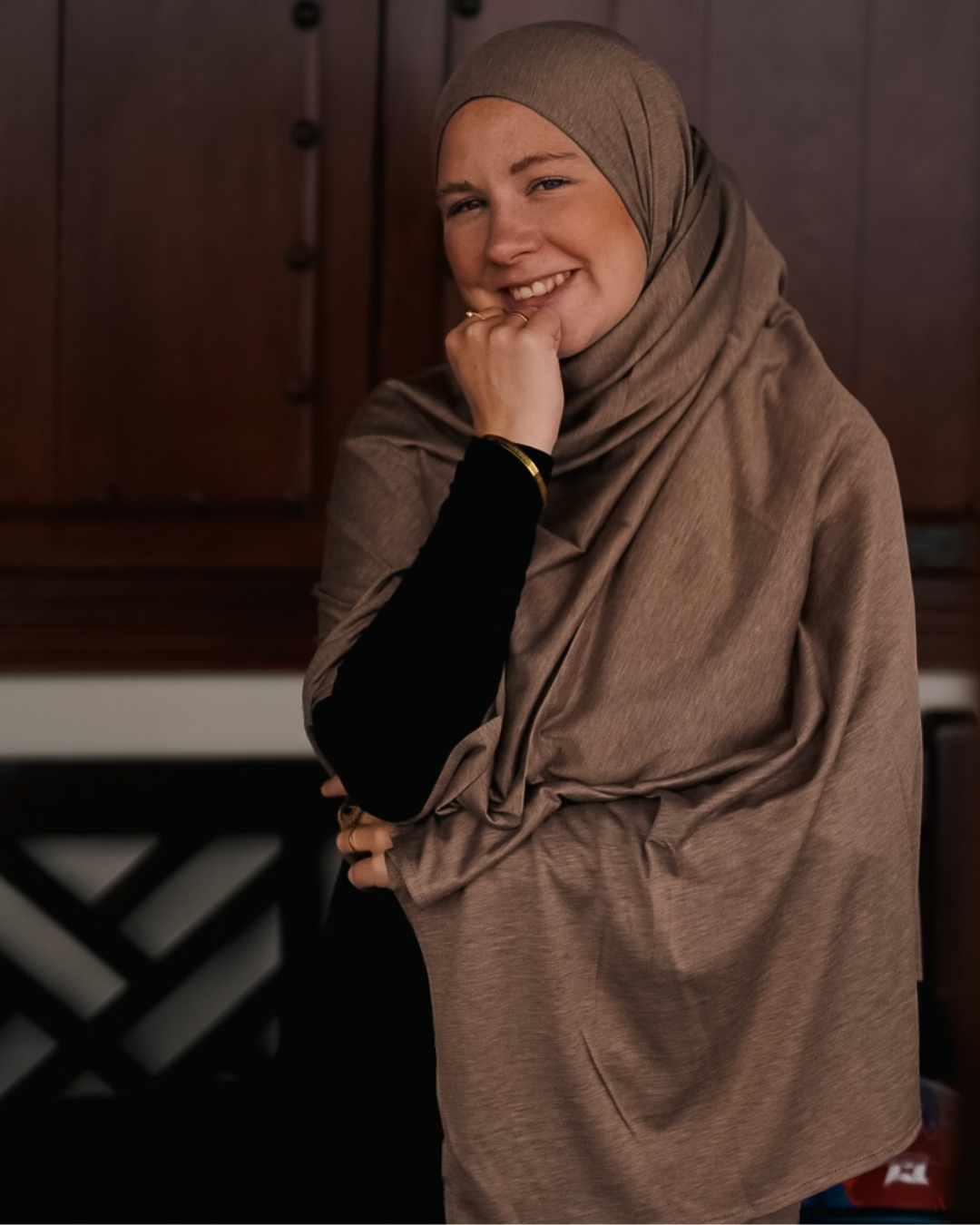 Premium Jersey Hijab "Mariposa" gemaakt van zijde en biologisch katoen (hazelnoot)