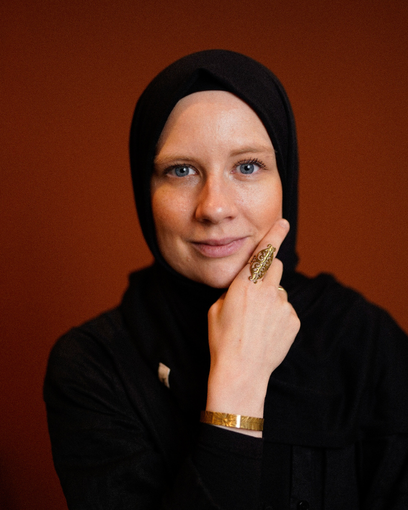 Premium jersey hijab "Mariposa" made of silk and organic cotton (Black)