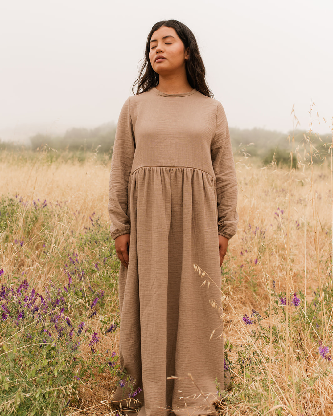 Abaya « Maya » à fermeture éclair, adaptée à l'allaitement, en pur coton bio (marron clair)