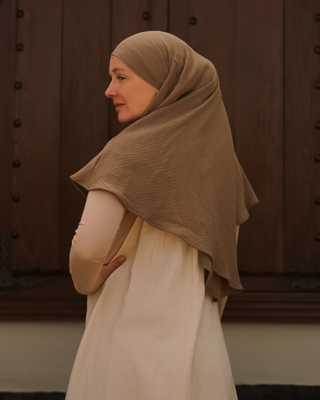 Mini khimar en mousseline (taupe)