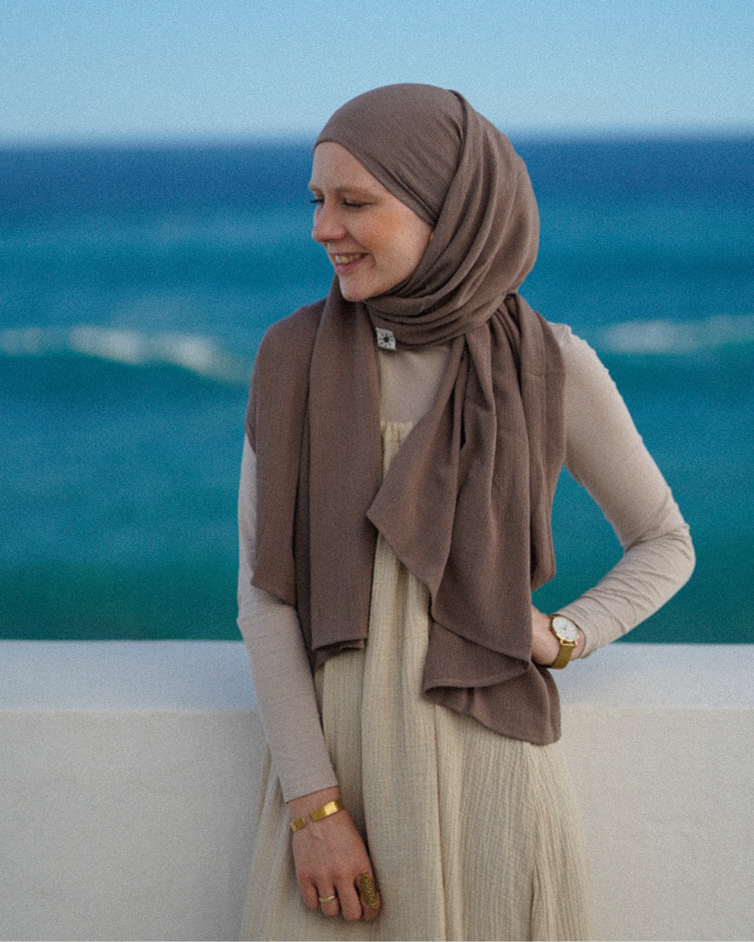 Crinkle Chiffon Hijab "Sandy" aus Viskose und Leinen (Deep Taupe)