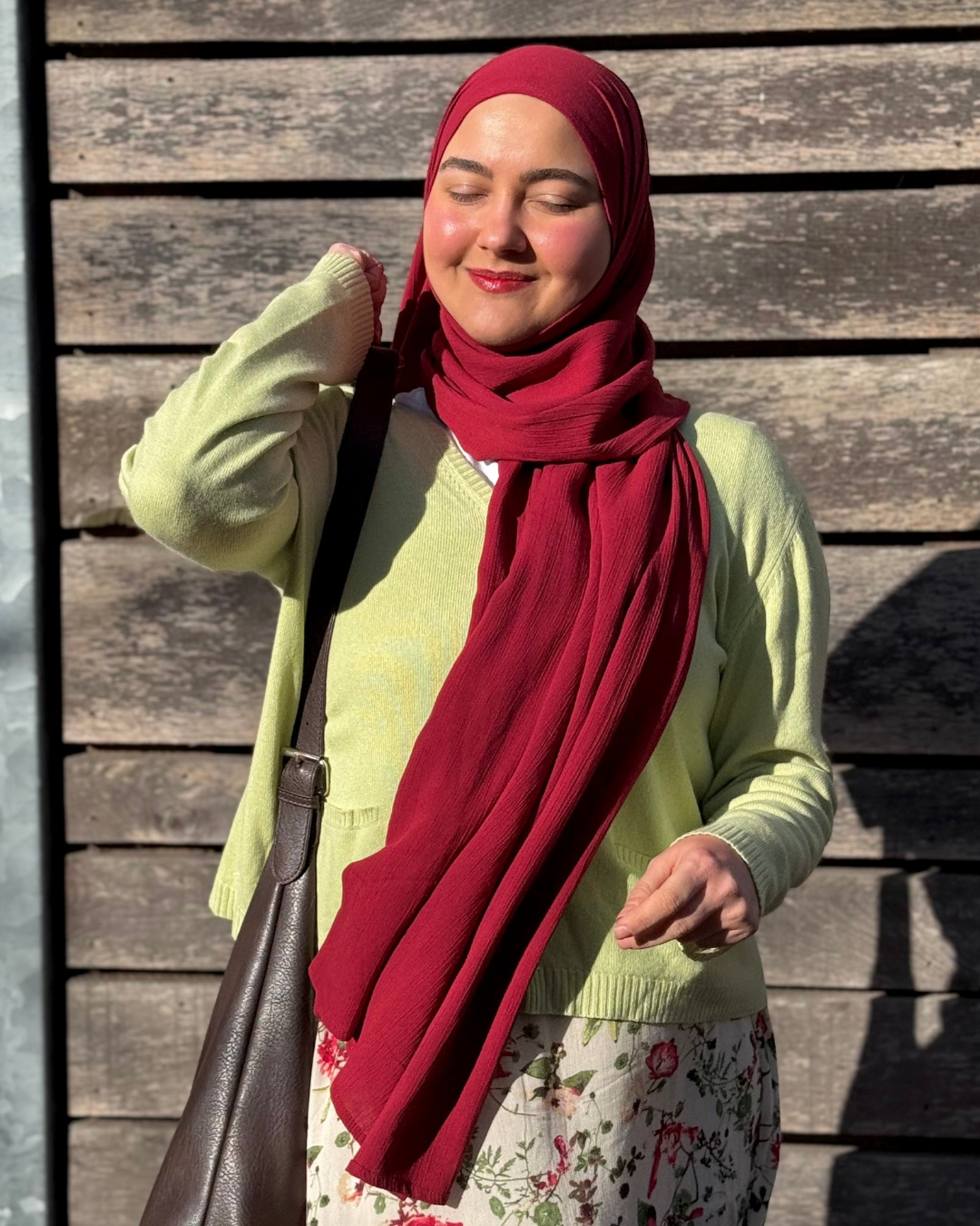 Crinkle Chiffon Hijab "Sandy" aus Viskose und Leinen (Ruby)