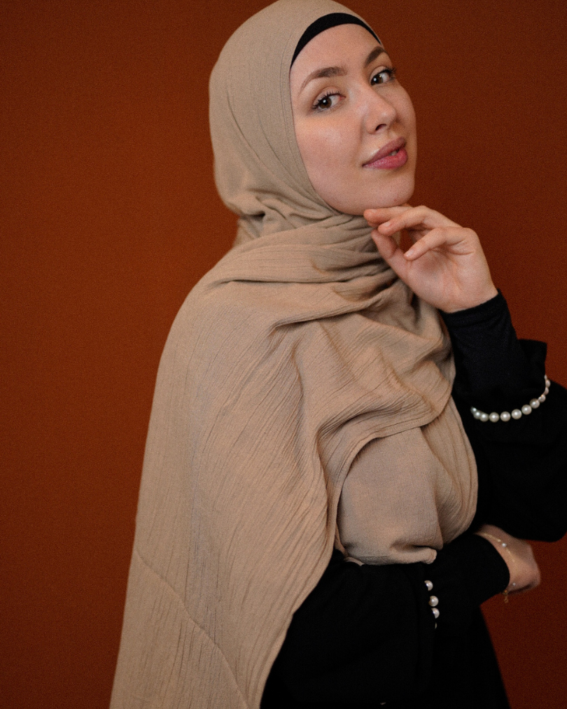 Crinkle chiffon hijab "Sandy" made of viscose and linen (sand)