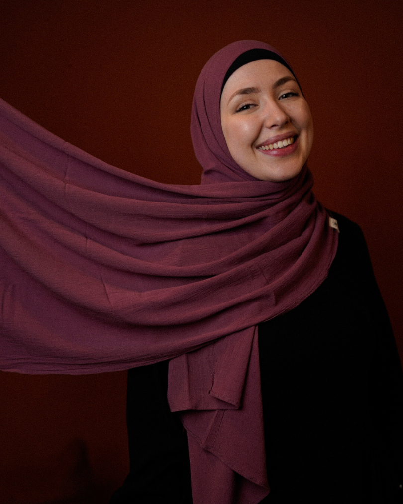 Crinkle Chiffon Hijab "Sandy" aus Viskose und Leinen (Wildberry)
