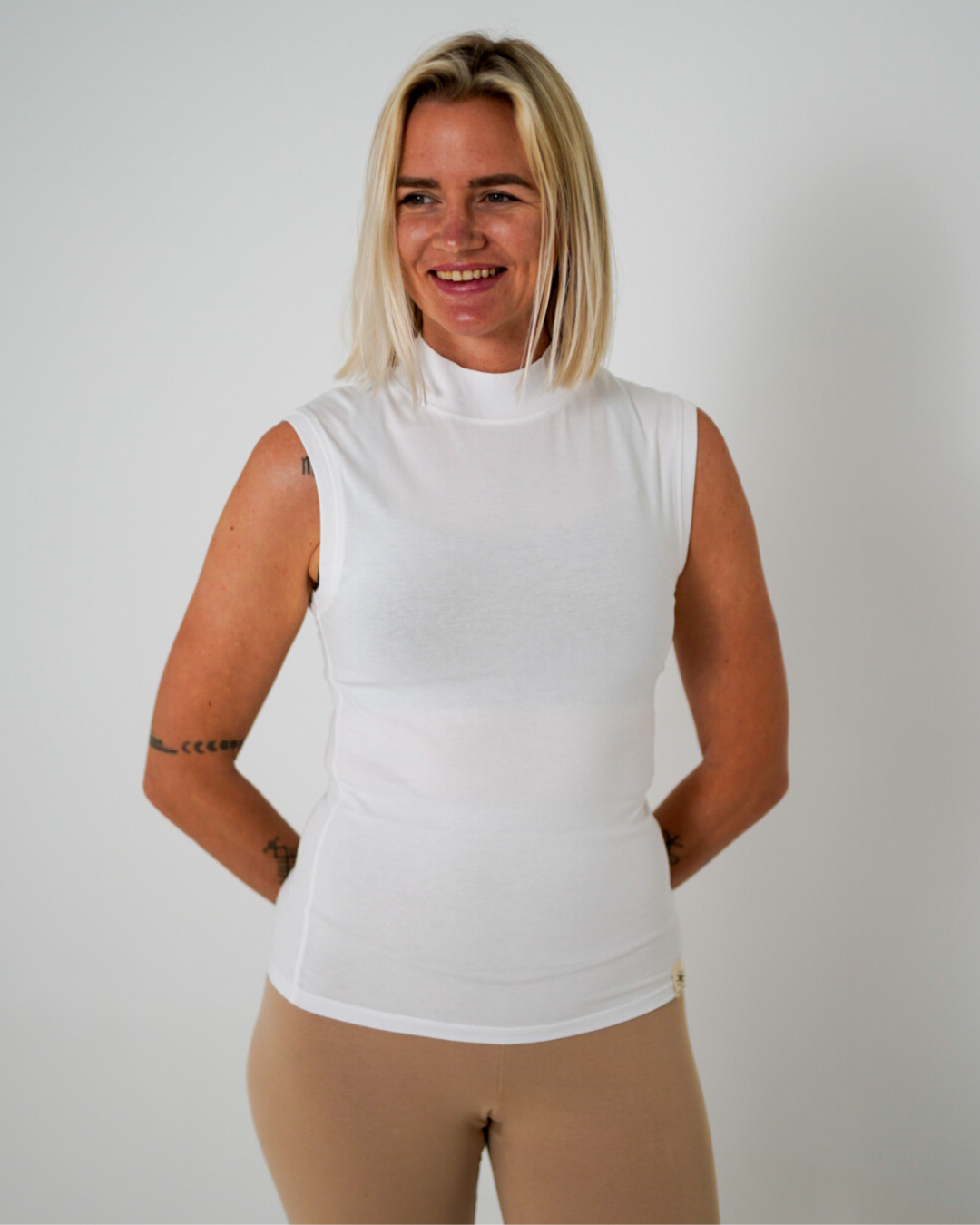 T-shirt basique sans manches en coton biologique « Yara » (blanc)