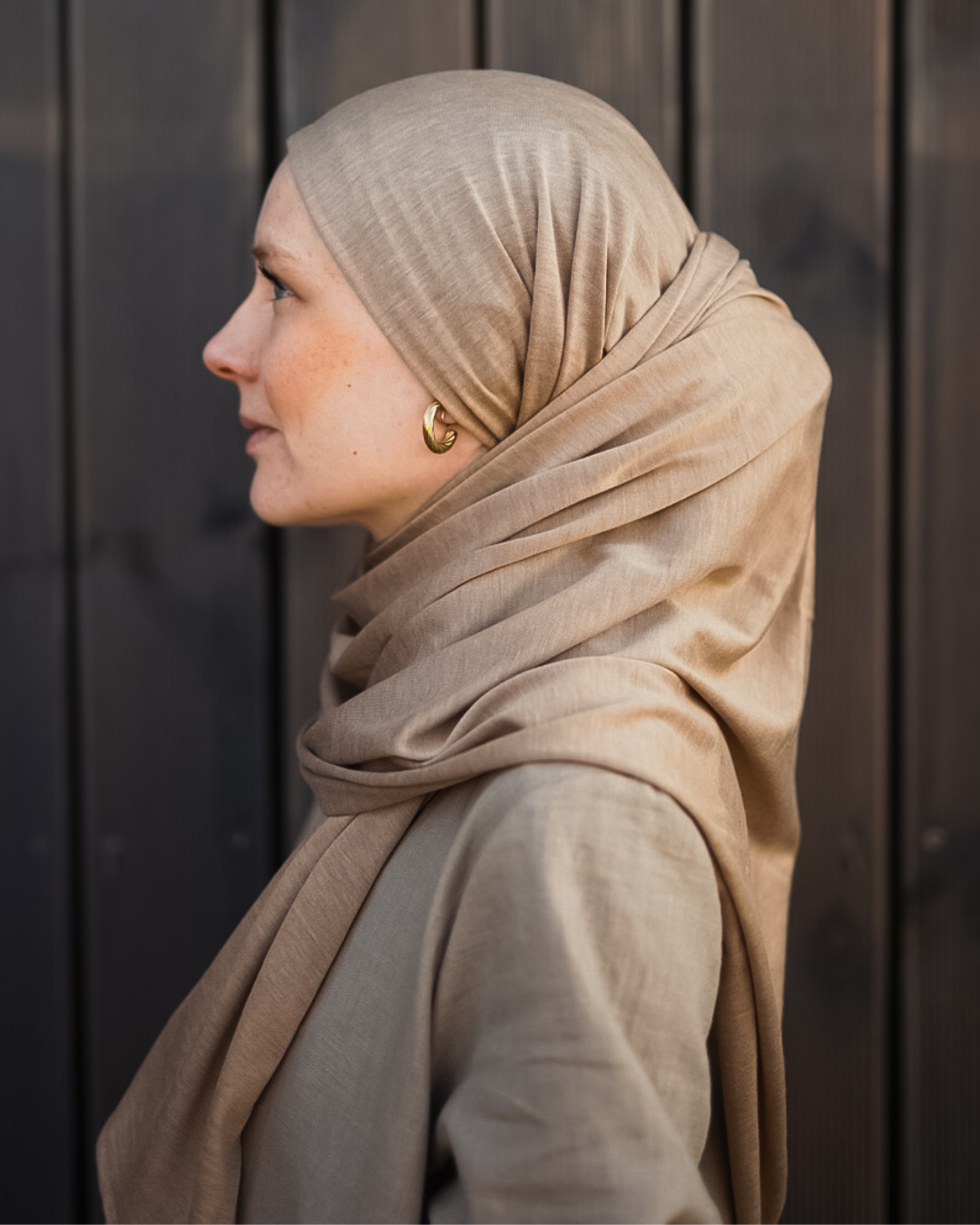 Imperfect "Mariposa" Hijab aus Seide und Bio-Baumwolle (Beige) 005