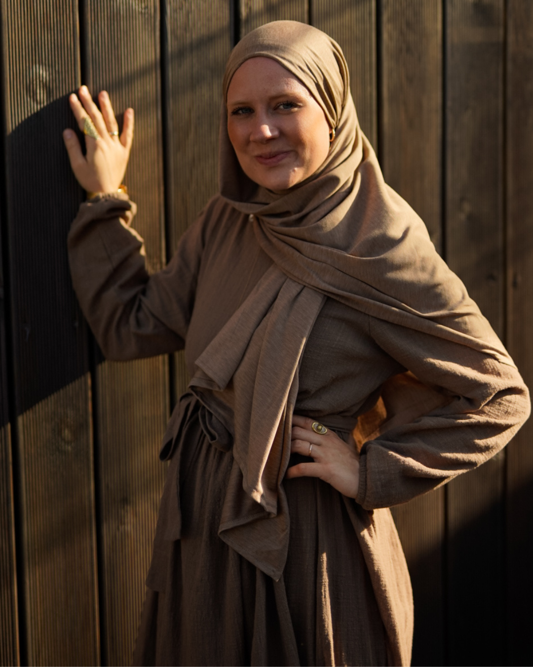 Premium Jersey Hijab "Mariposa" aus Seide und Bio-Baumwolle (Haselnuss)