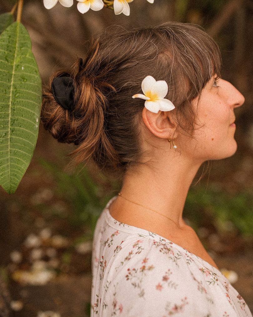 The "Mariposa" Scrunchie aus Seide und Bio-Baumwolle (Black)