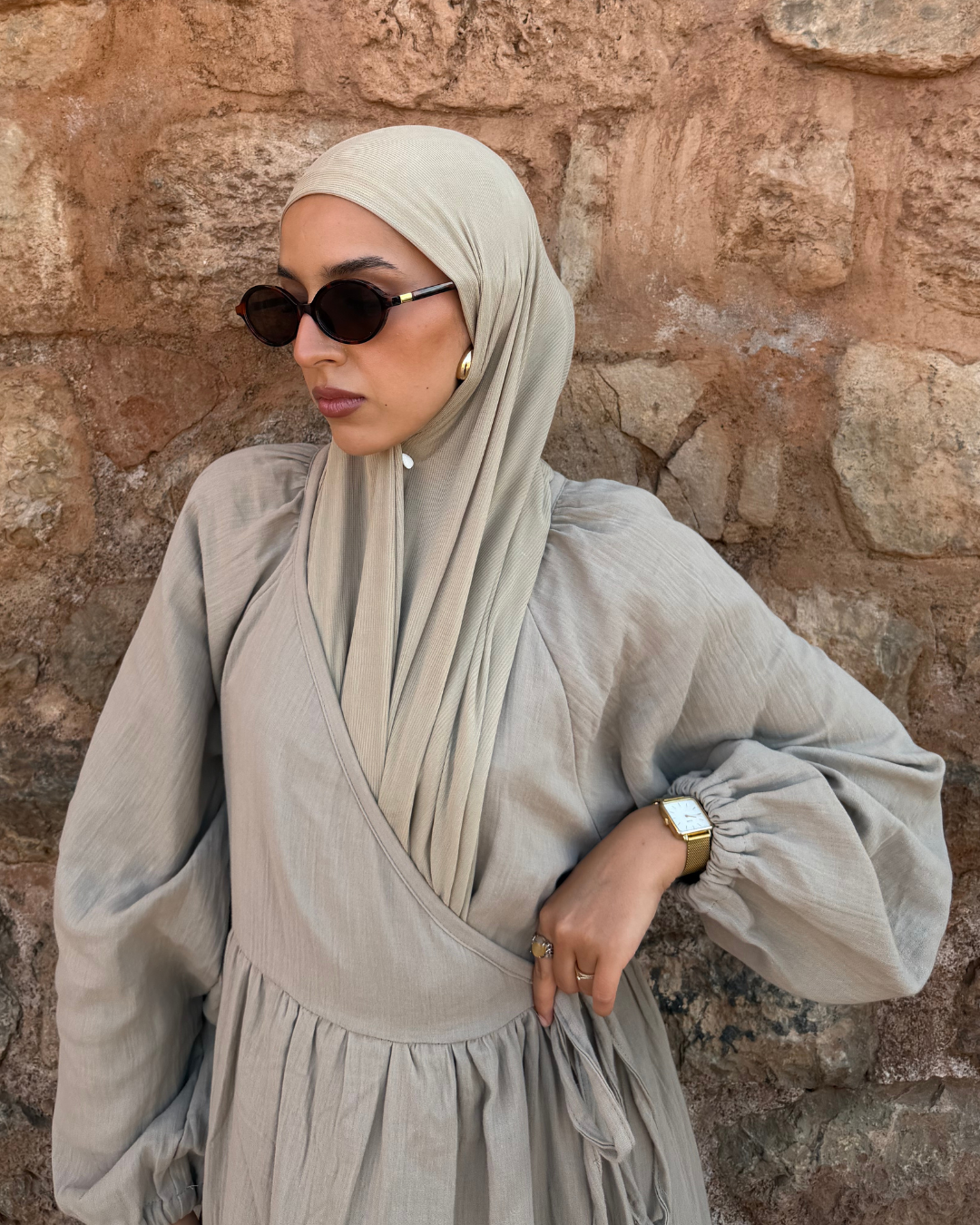 Breastfeeding-friendly wrap abaya "Lunaria" made from organic cotton (Vintage Taupe)