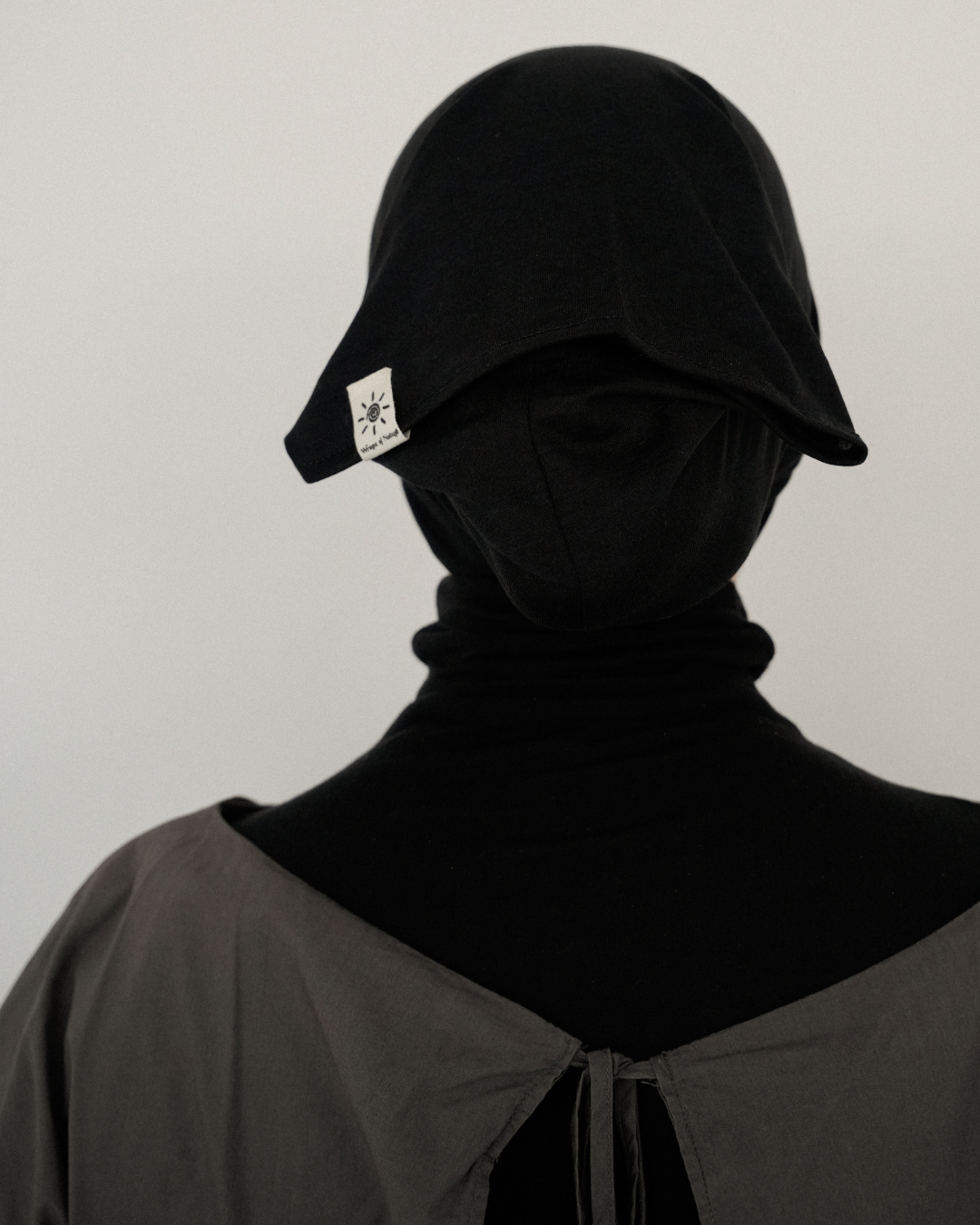 Silk and organic cotton bonnet "Mariposa" (Black)