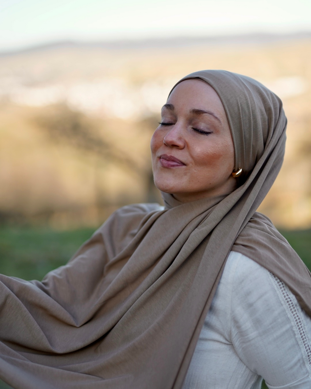 Leichter Jersey Hijab aus 100% Bio-Baumwolle - Warm Almond - "Hava"
