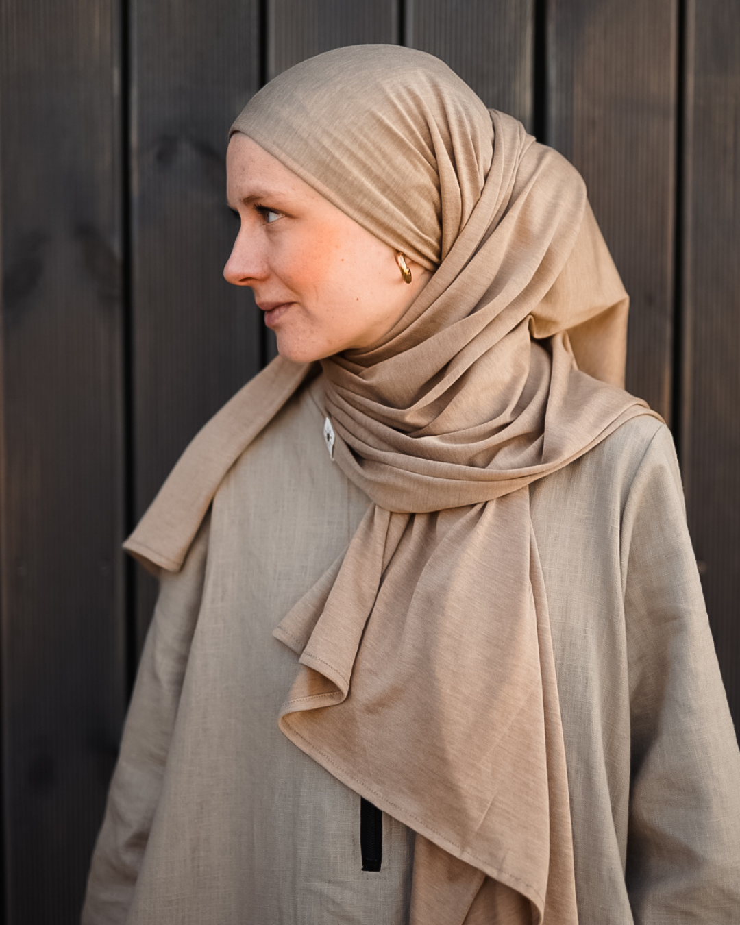 Imperfect "Mariposa" Hijab aus Seide und Bio-Baumwolle (Beige) 005