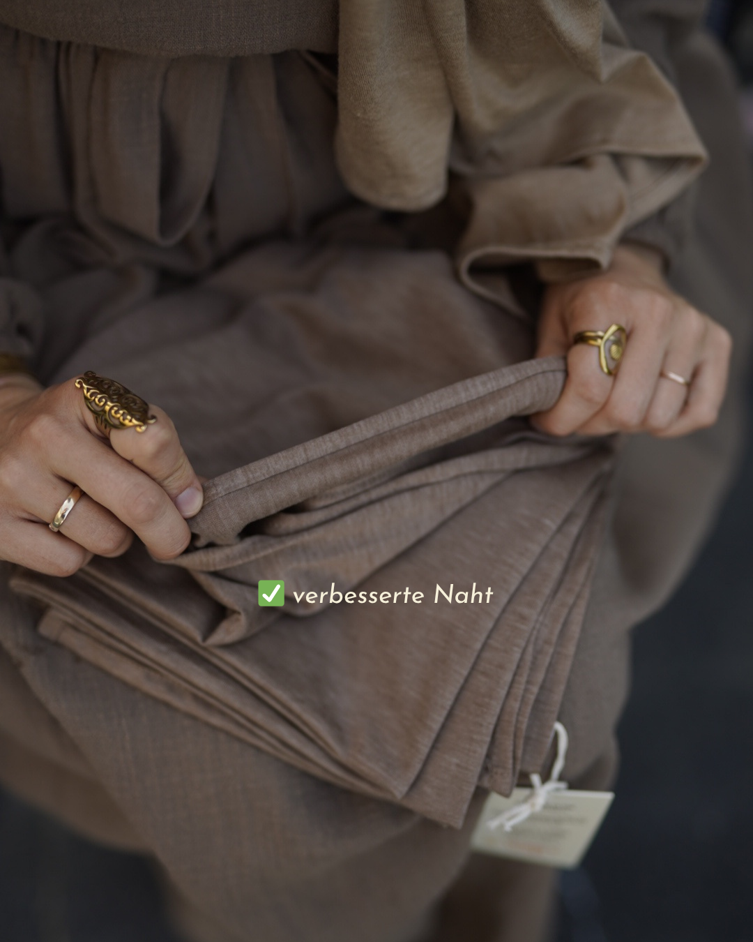 Premium Jersey Hijab "Mariposa" aus Seide und Bio-Baumwolle (Haselnuss)