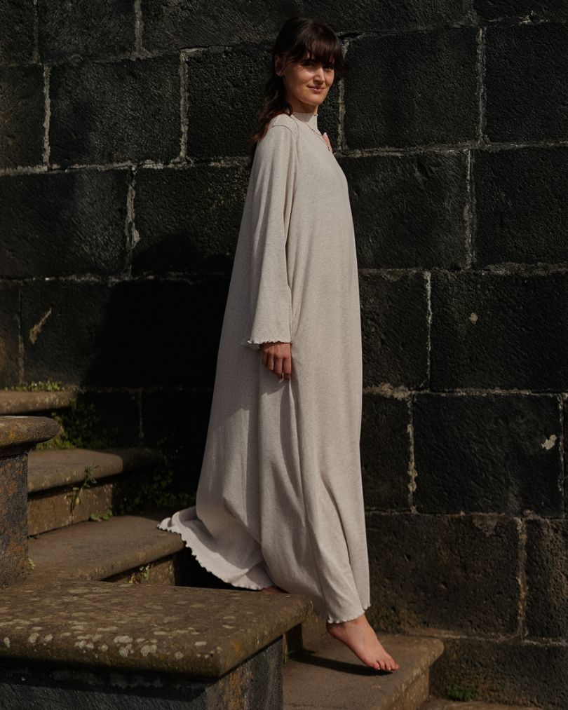 Pointelle Abaya „Amélie“ aus reiner Baumwolle (Sand)