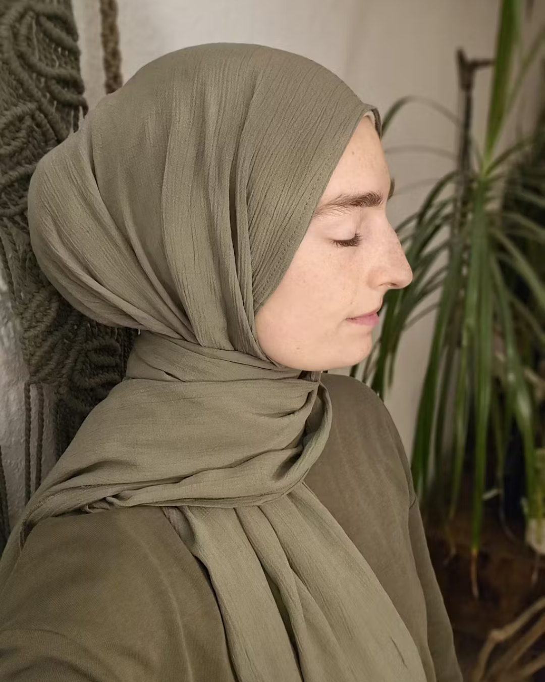 Crinkle Chiffon Hijab "Sandy" aus Viskose und Leinen (Forest Green)