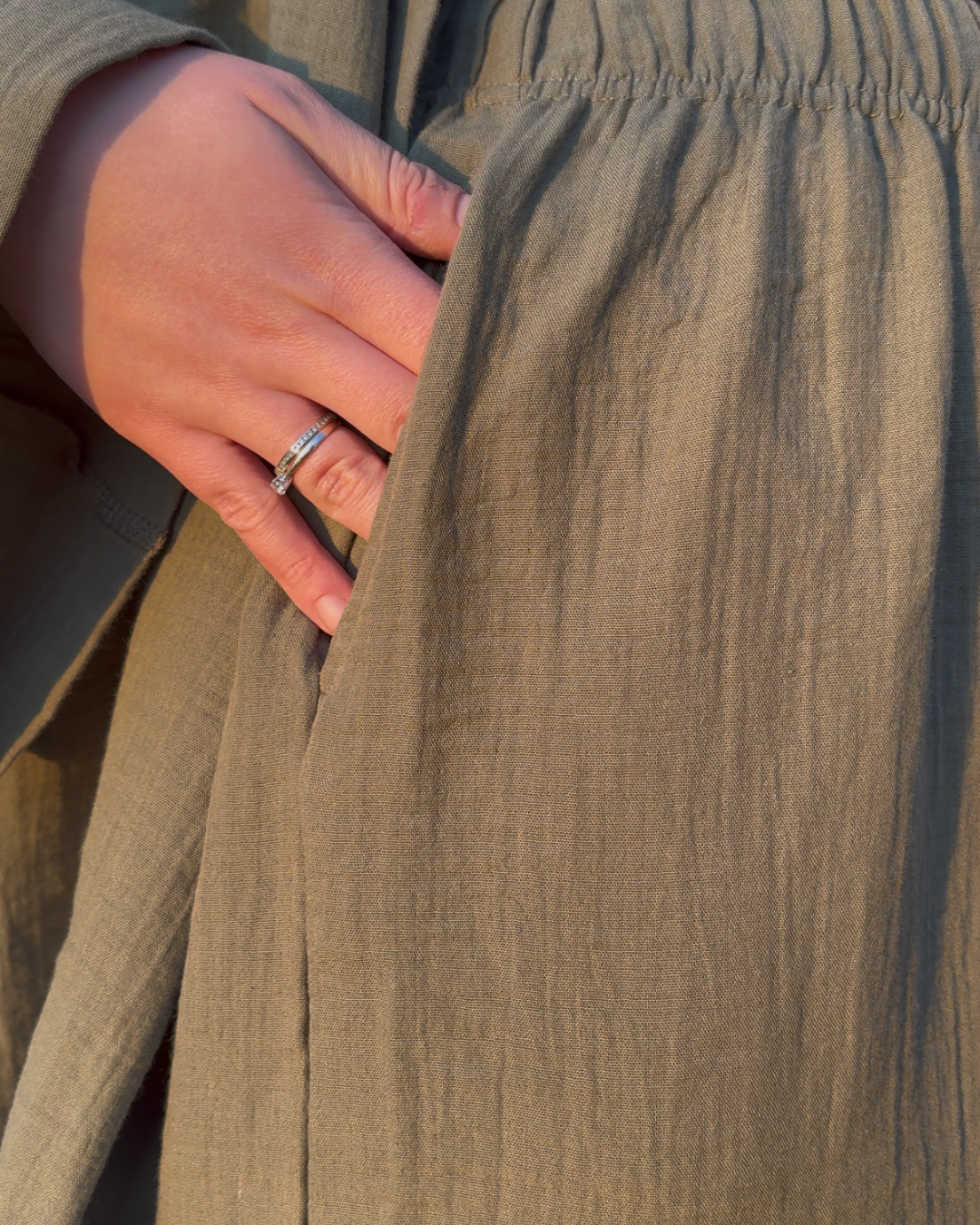 Musselin Hose "Juniper" aus Bio-Baumwolle (Dusty Olive)