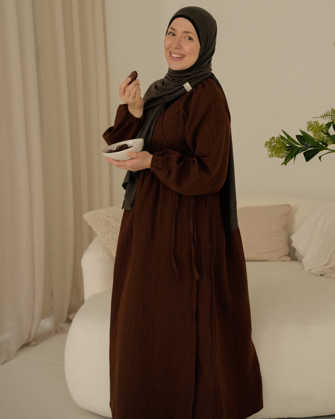 Stillfreundliche Wickel Abaya "Lunaria" aus Bio-Baumwolle (Date Brown)