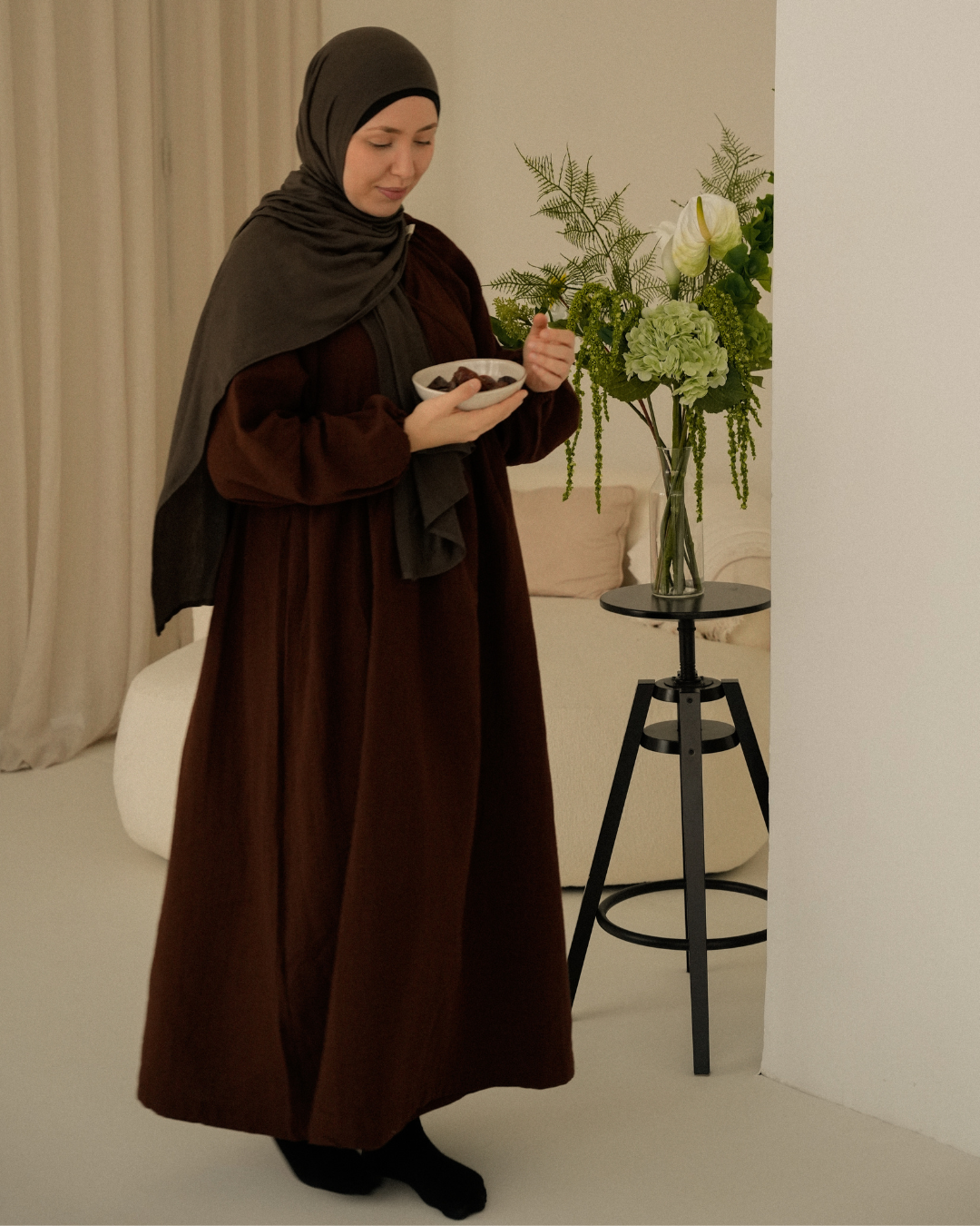 Stillfreundliche Wickel Abaya "Lunaria" aus Bio-Baumwolle (Date Brown)