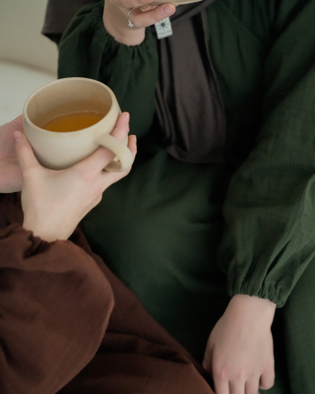 Stillfreundliche Wickel Abaya "Lunaria" aus Bio-Baumwolle (Moss)