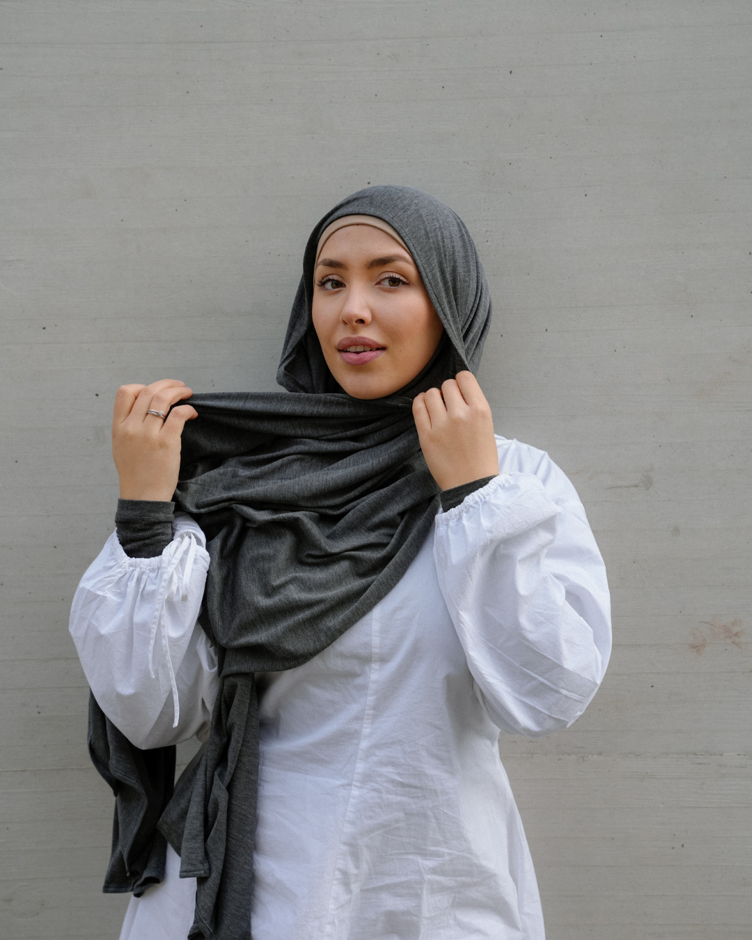 Premium Jersey Hijab "Mariposa" made of silk and organic cotton (gray melange)