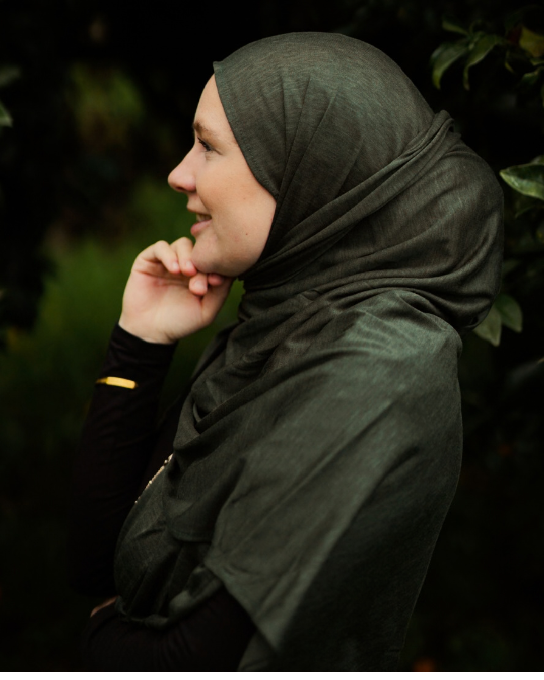 Hijab Premium Jersey « Mariposa » en soie et coton biologique (olive)