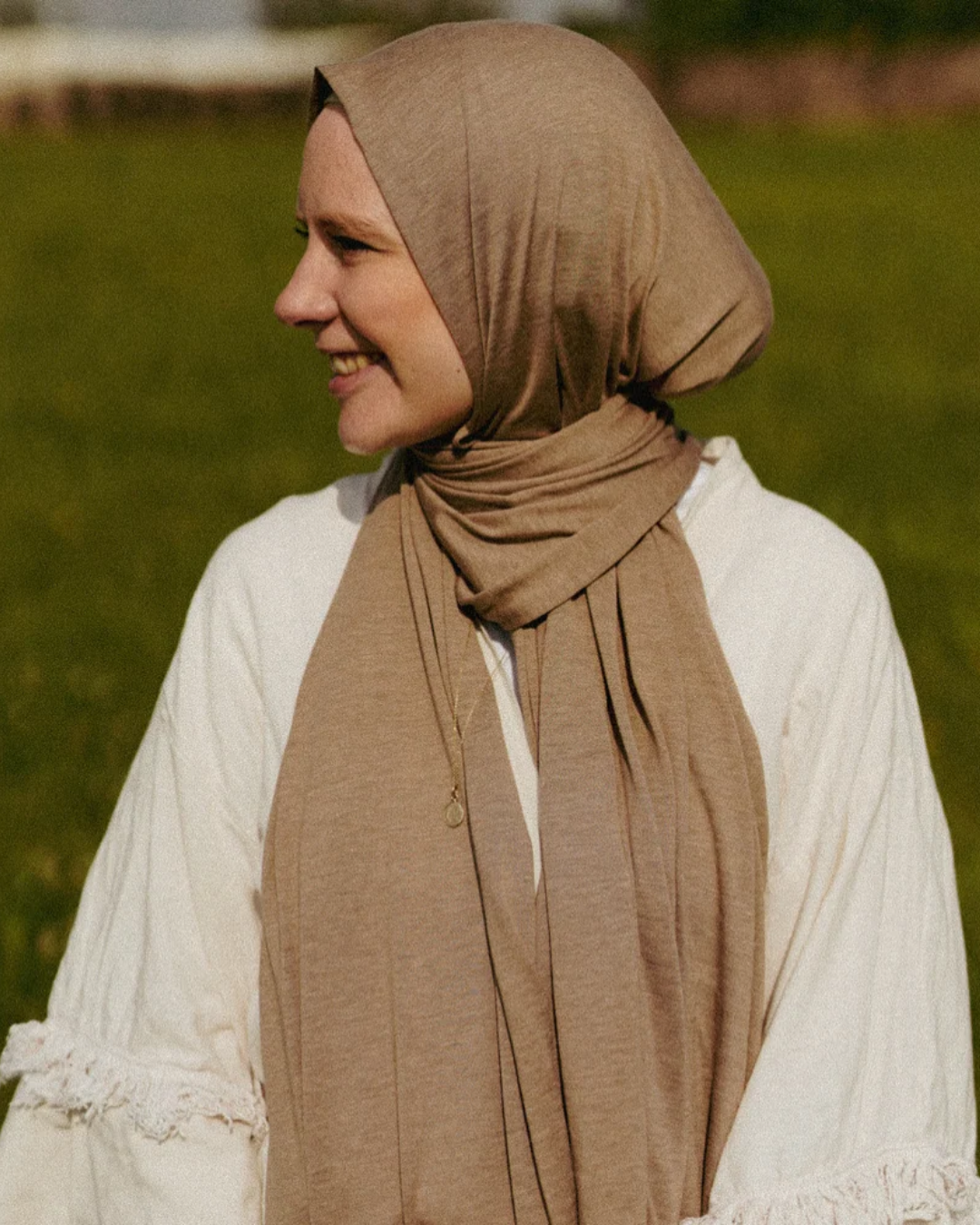 Le hijab « Mariposa » en soie et coton bio (couleur noisette)