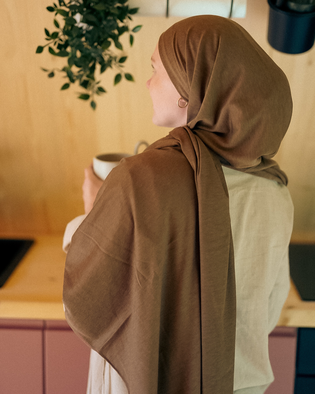 Premium Jersey Hijab "Mariposa" made of silk and organic cotton (Chestnut)