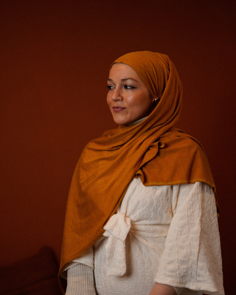 Premium Jersey Hijab aus Seide und Bio-Baumwolle Honey - "Mariposa"