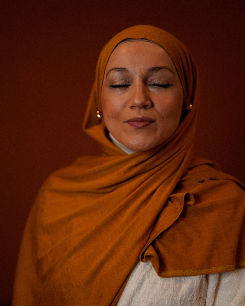 Premium Jersey Hijab aus Seide und Bio-Baumwolle Honey - "Mariposa"