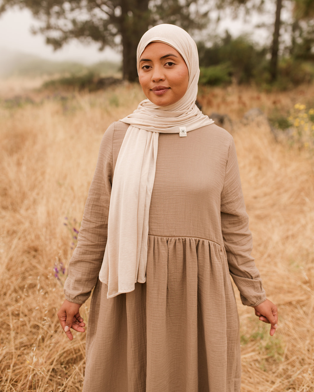 Abaya « Maya » à fermeture éclair, adaptée à l'allaitement, en pur coton bio (marron clair)