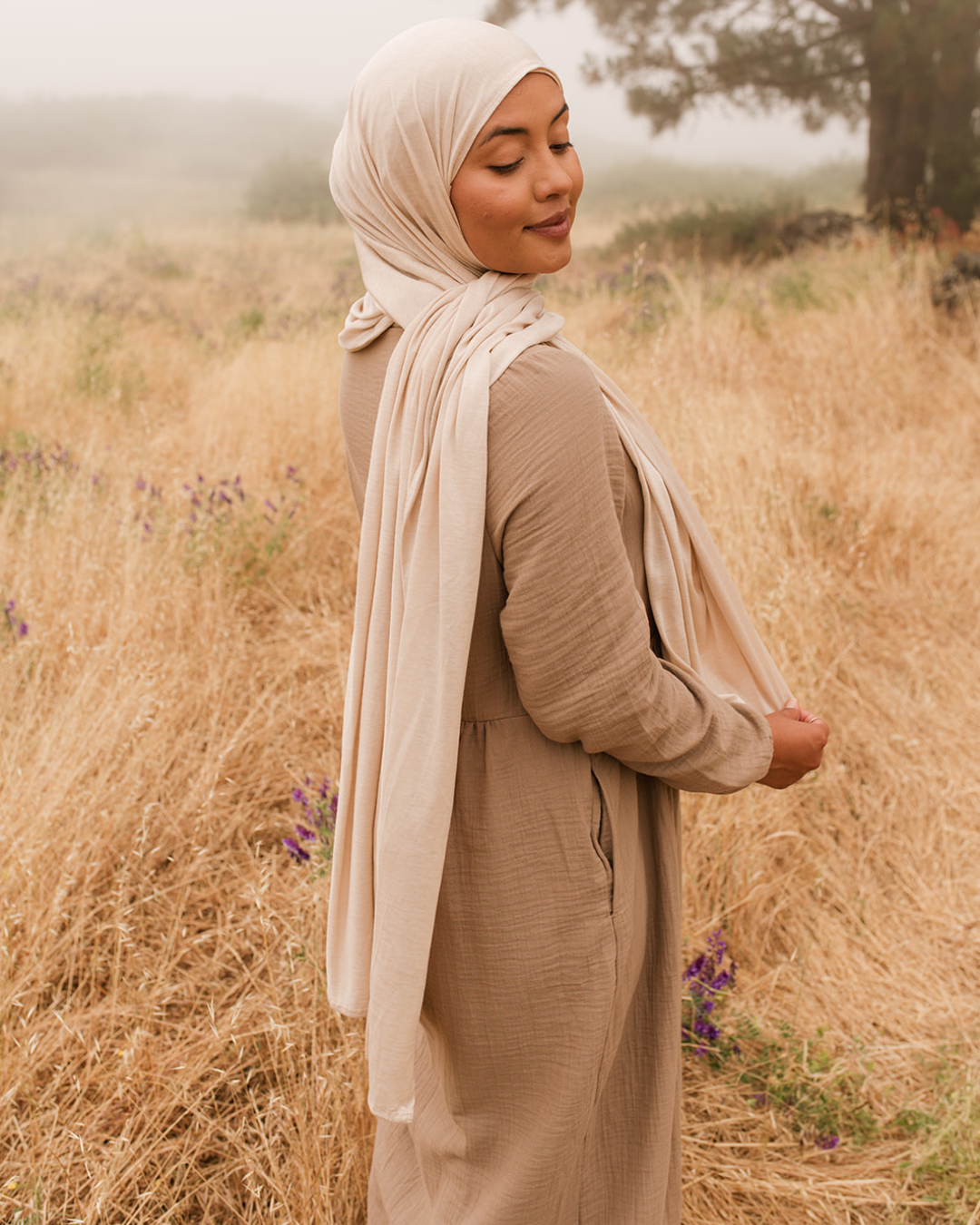 Abaya « Maya » à fermeture éclair, adaptée à l'allaitement, en pur coton bio (marron clair)
