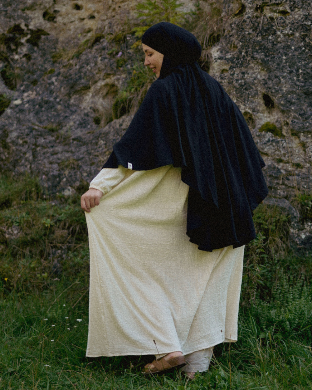 Sandy Crinkle Khimar aus Viskose und Leinen (Black)