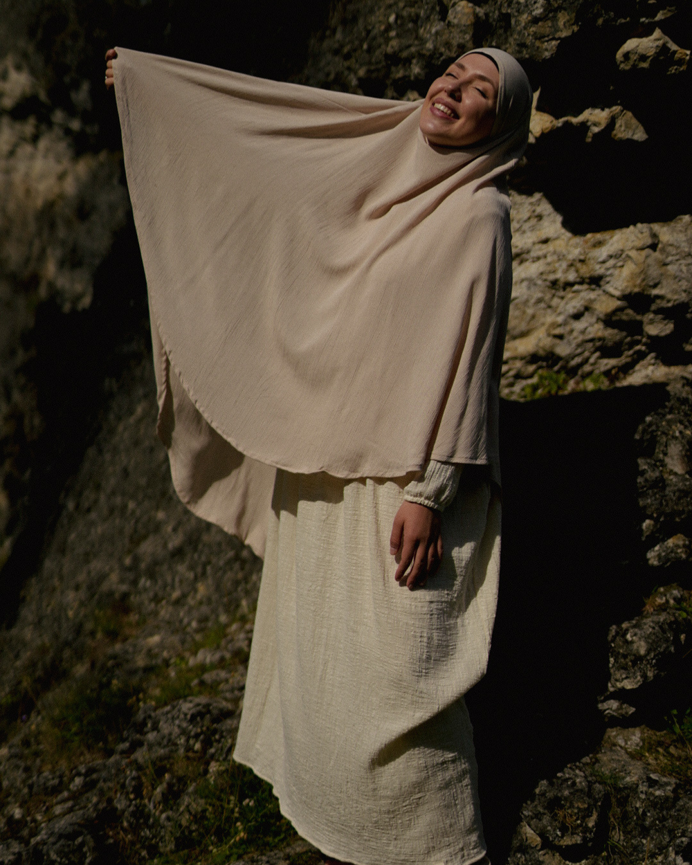 Sandy Crinkle Khimar aus Viskose und Leinen (Linen Beige)