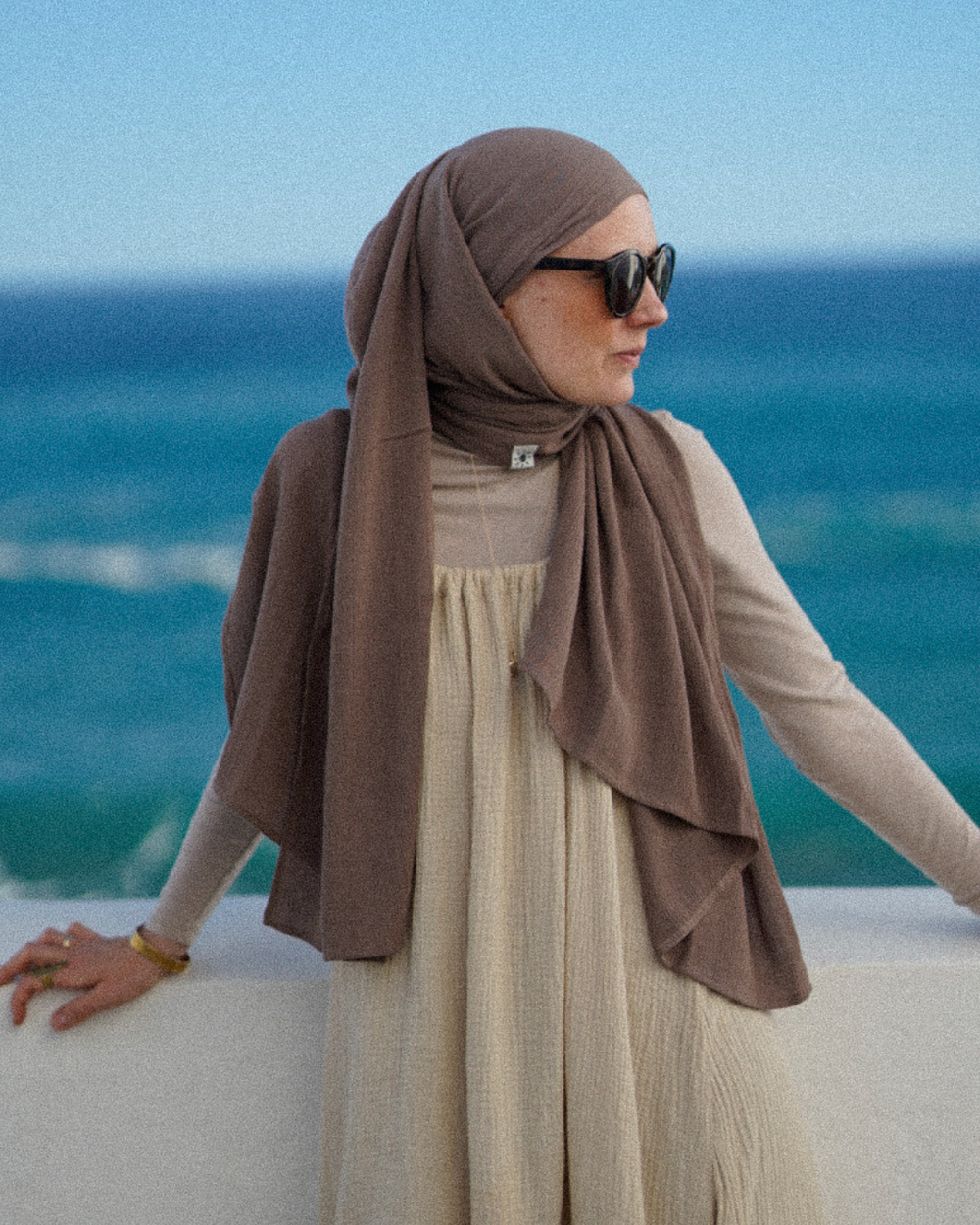 Crinkle Chiffon Hijab aus Viskose und Leinen Deep Taupe - Sandy