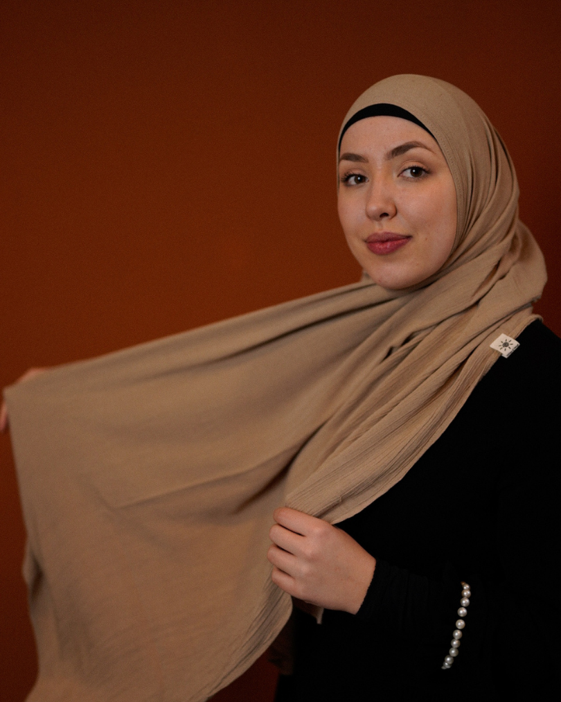 Crinkle chiffon hijab "Sandy" made of viscose and linen (sand)
