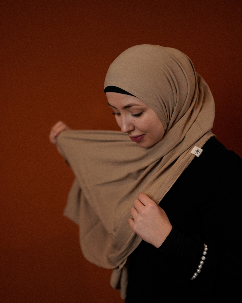 Crinkle Chiffon Hijab "Sandy" aus Viskose und Leinen (Sand)