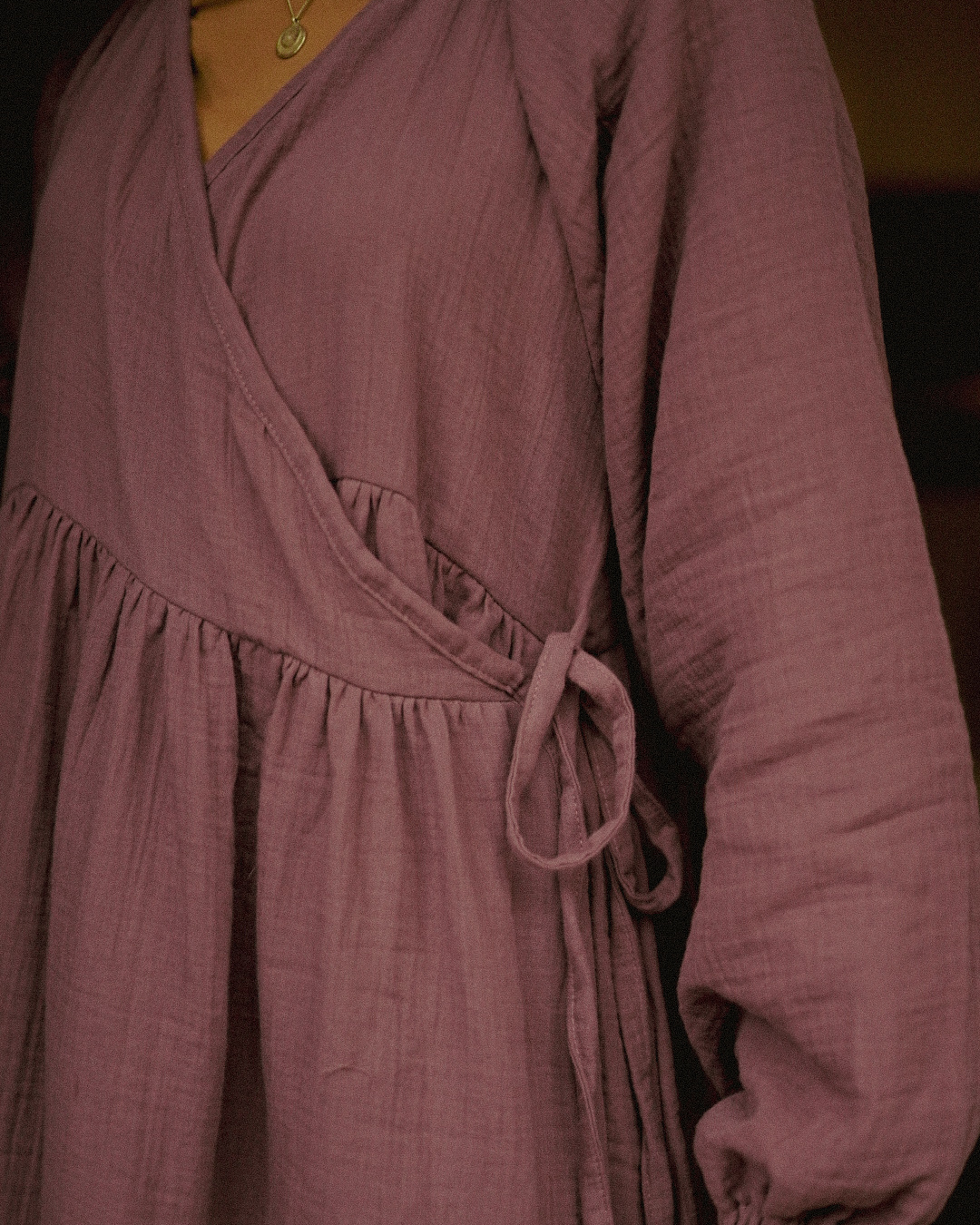 Stillfreundliche Wickel Abaya "Lunaria" aus Bio-Baumwolle (Plum)