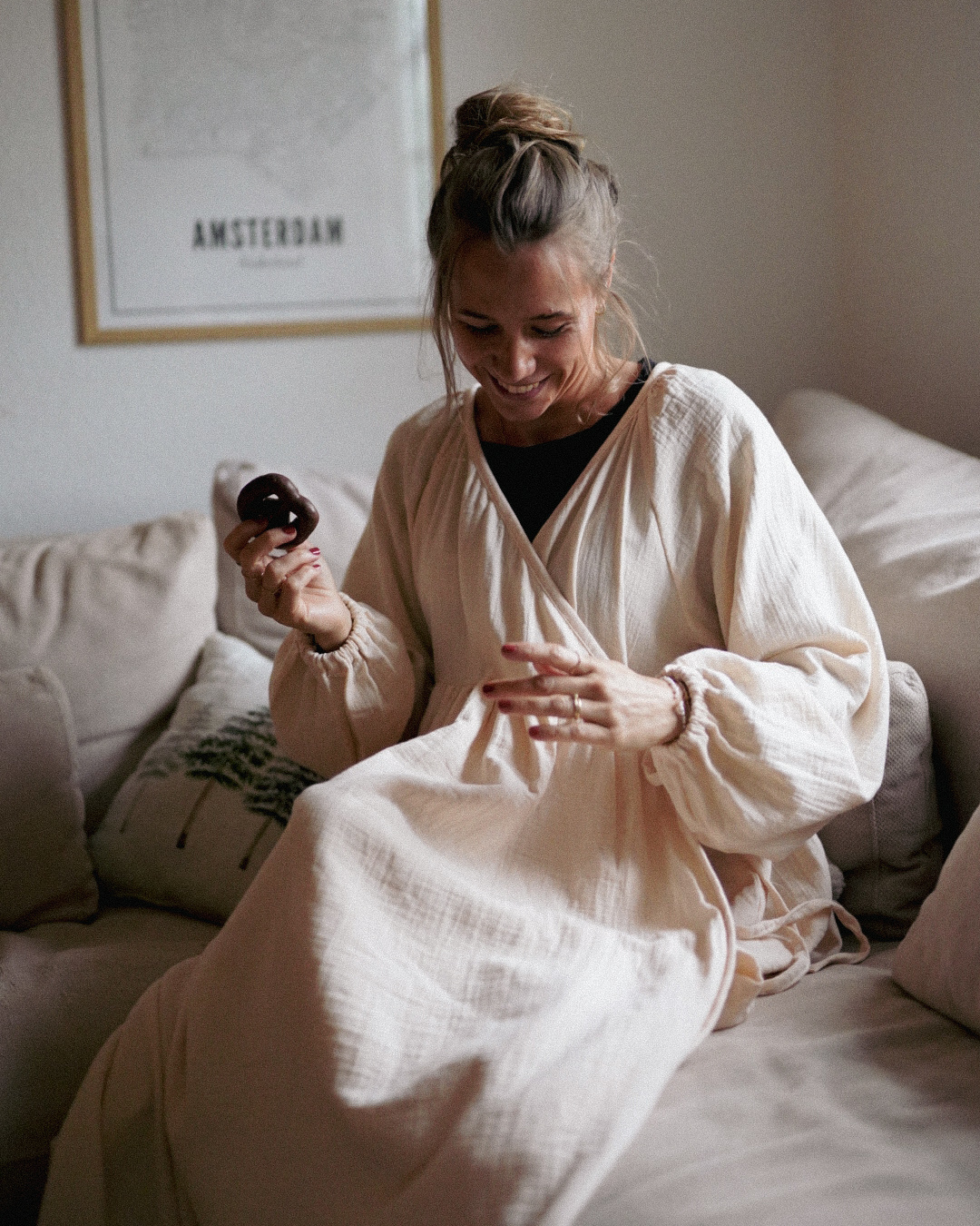 Stillfreundliche Wickel Abaya "Lunaria" aus Bio-Baumwolle (Powder)