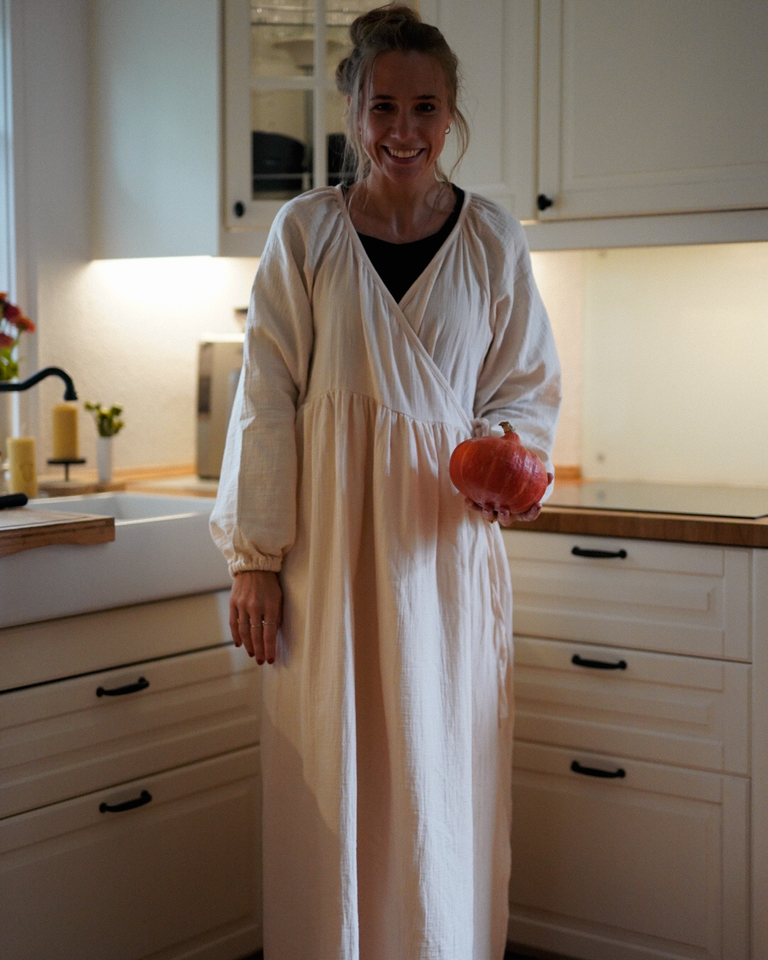 Stillfreundliche Wickel Abaya "Lunaria" aus Bio-Baumwolle (Powder)