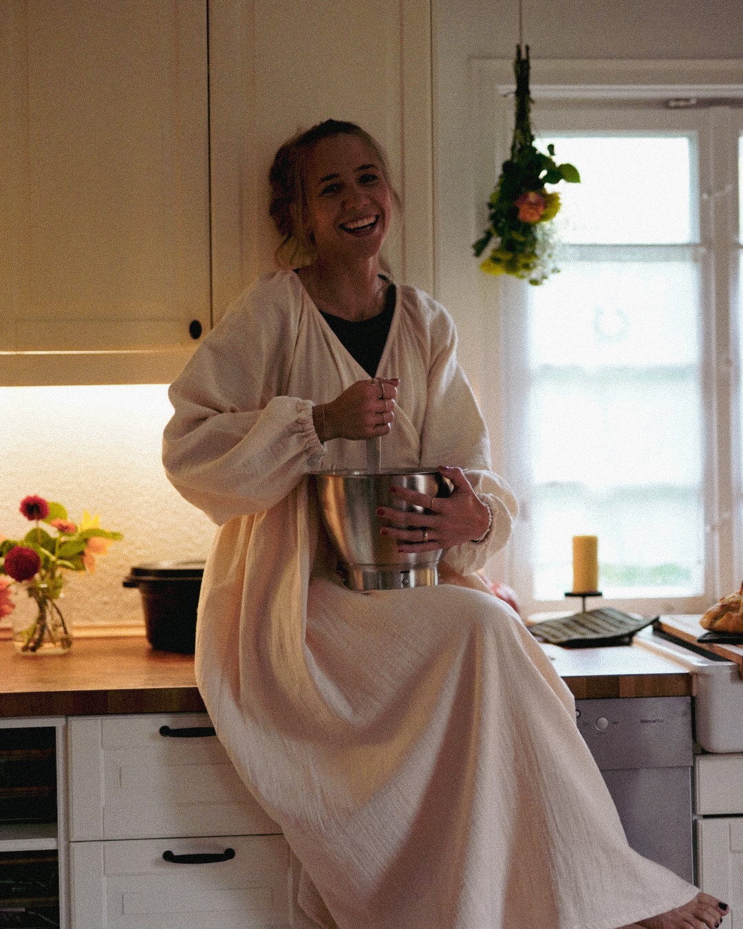 Stillfreundliche Wickel Abaya "Lunaria" aus Bio-Baumwolle (Powder)