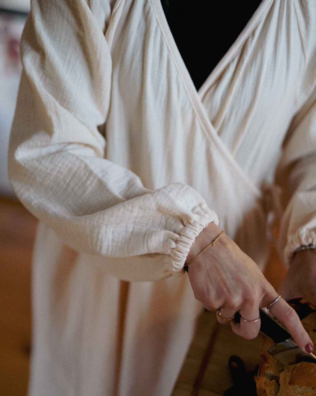 Stillfreundliche Wickel Abaya "Lunaria" aus Bio-Baumwolle (Powder)