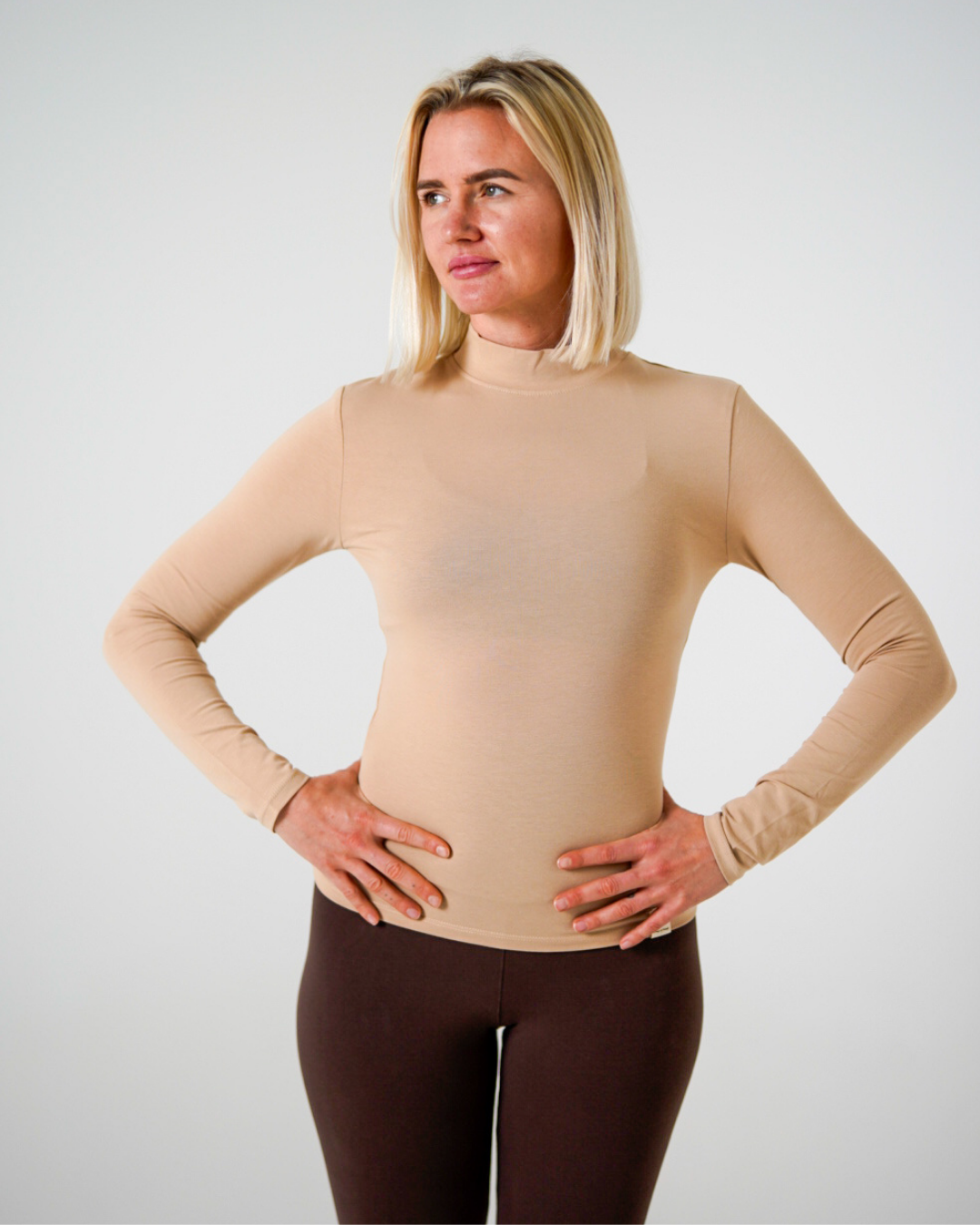 T-shirt basique à manches longues en coton biologique « Yara » (taupe clair)