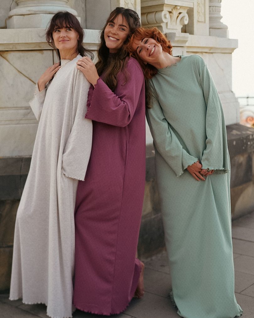 Pointelle Abaya „Amélie“ aus reiner Baumwolle (Burgundy)