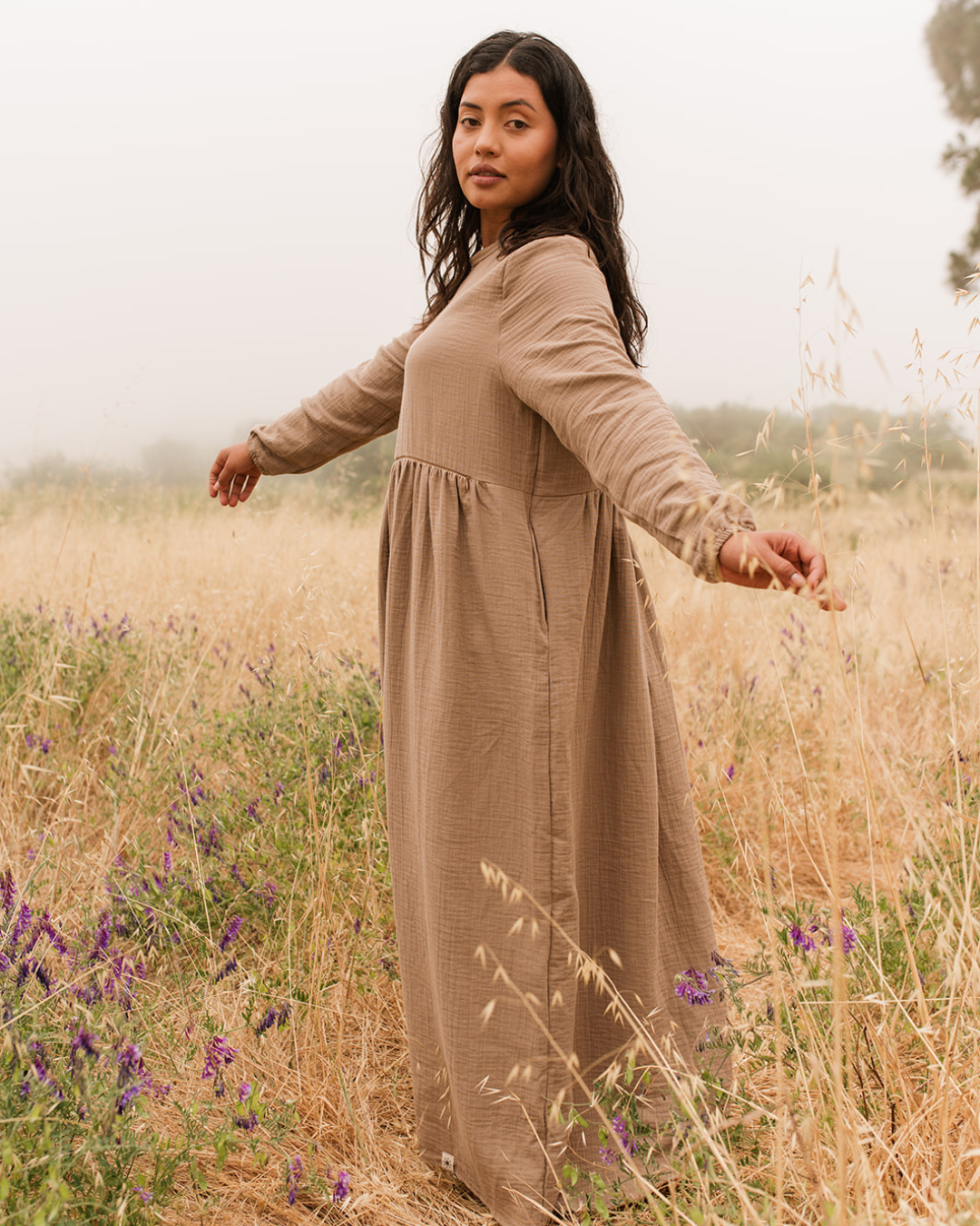 Abaya « Maya » à fermeture éclair, adaptée à l'allaitement, en pur coton bio (marron clair)
